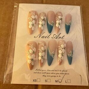 Press On Nails Floral White Flower Medium Almond Tip Fake Nails‎